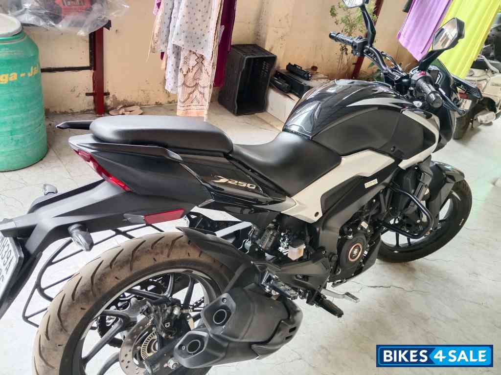Sparkling Black Bajaj Dominar 250 Sparkling Black Bajaj Dominar 250