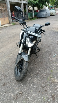 Sparkling Black Bajaj Dominar 250