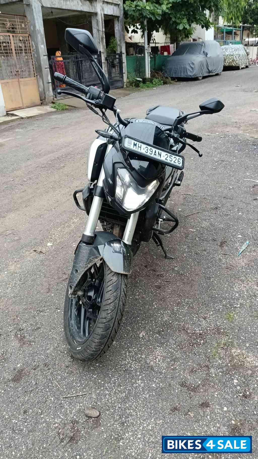 Sparkling Black Bajaj Dominar 250 Sparkling Black Bajaj Dominar 250