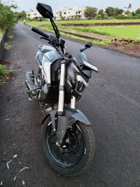 Sparkling Black Bajaj Dominar 250