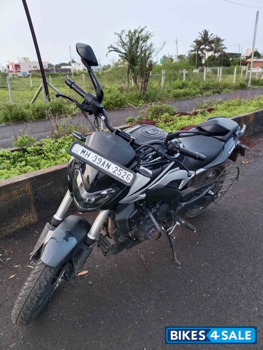 Sparkling Black Bajaj Dominar 250 Sparkling Black Bajaj Dominar 250