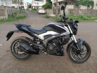 Sparkling Black Bajaj Dominar 250