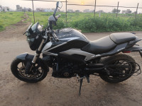 Sparkling Black Bajaj Dominar 250