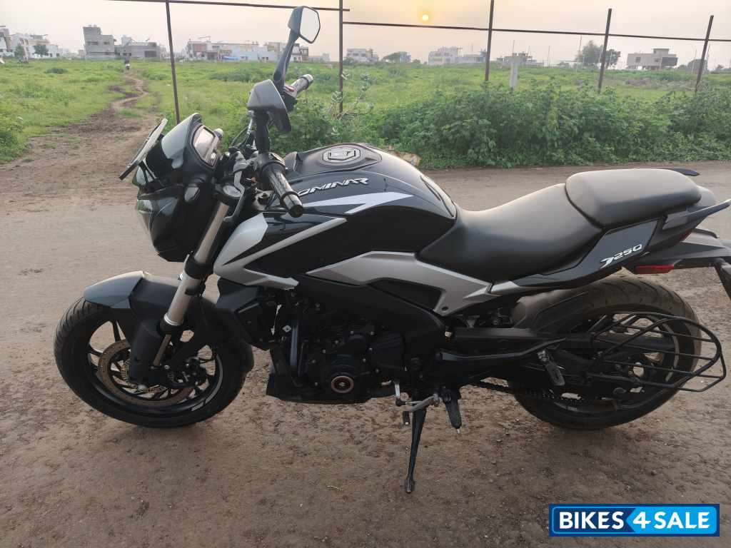 Sparkling Black Bajaj Dominar 250 Sparkling Black Bajaj Dominar 250