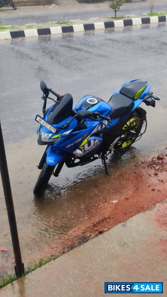 Blue Suzuki Gixxer SF Fi