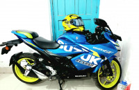 Blue Suzuki Gixxer SF Fi