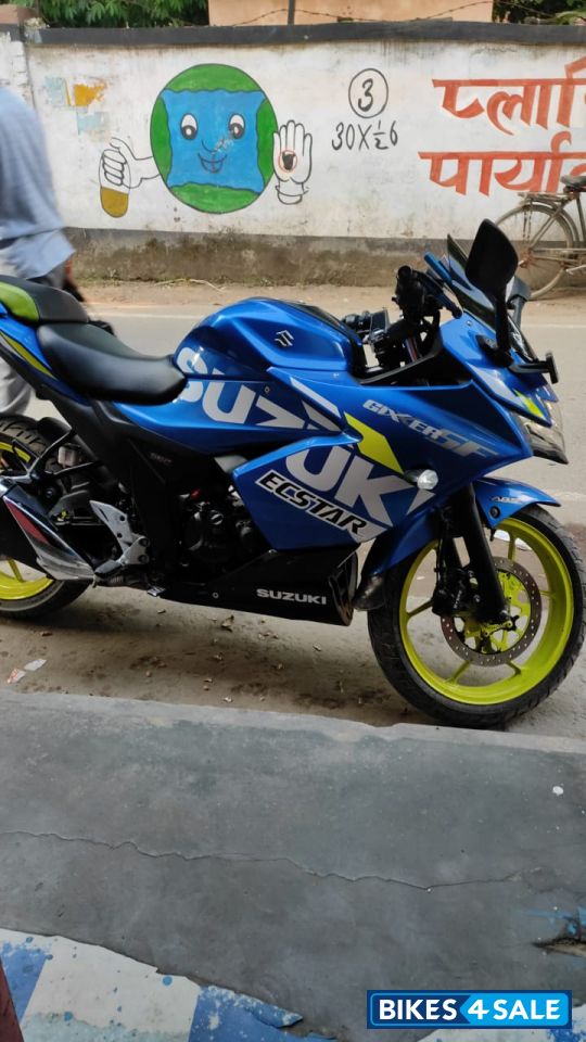 Blue Suzuki Gixxer SF Fi