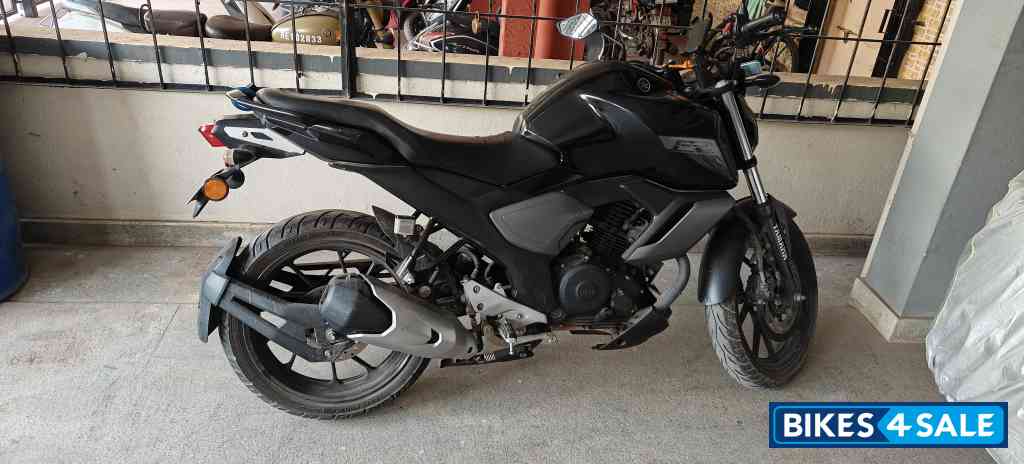 Black Yamaha FZ FI V3 BS6