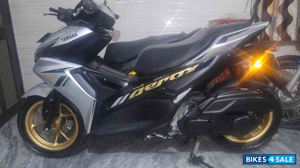 Silver Gold Yamaha Aerox 155 Version S