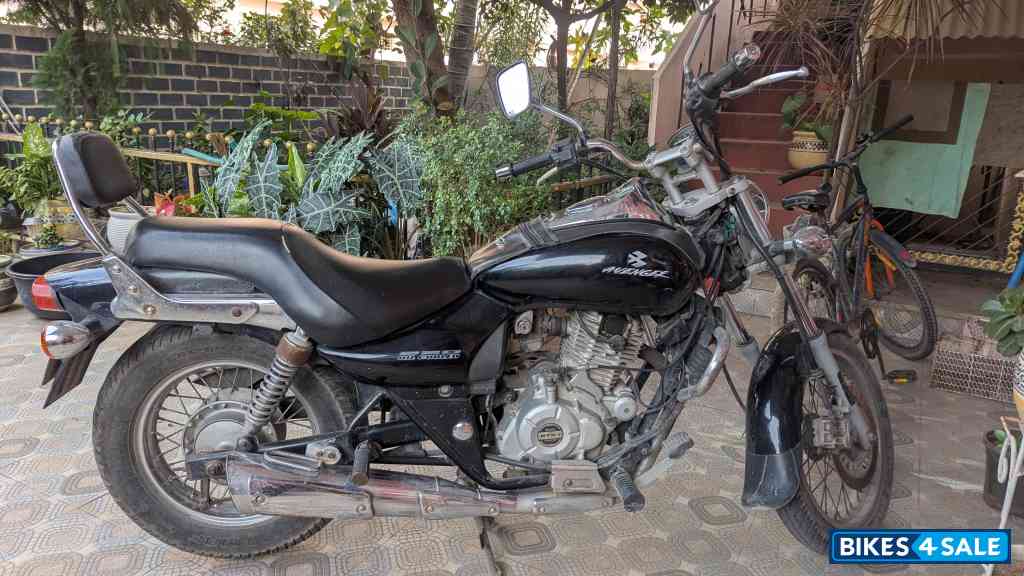 Bajaj Avenger 220 DTS-i