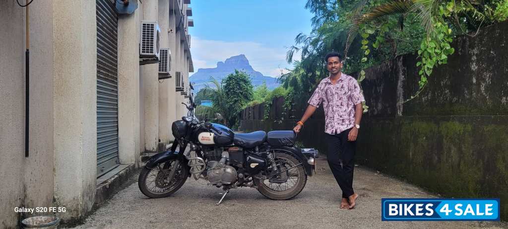 Black Royal Enfield Classic 350