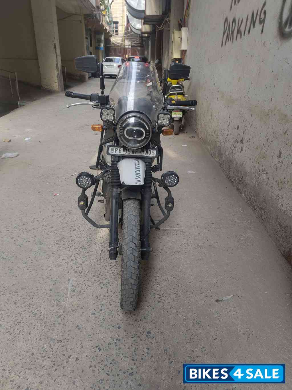 White Royal Enfield Himalayan BS VI