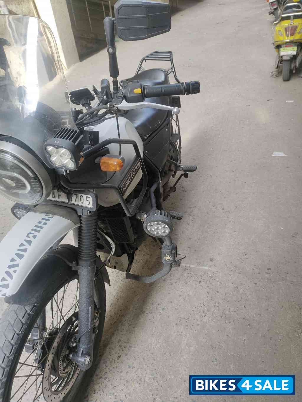White Royal Enfield Himalayan BS VI