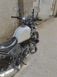 White Royal Enfield Himalayan BS VI