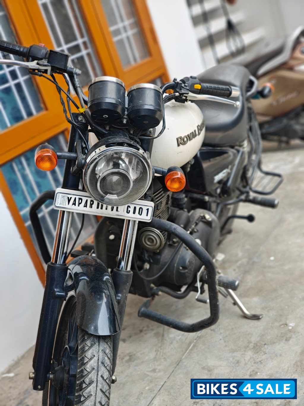 White Royal Enfield Thunderbird X 350