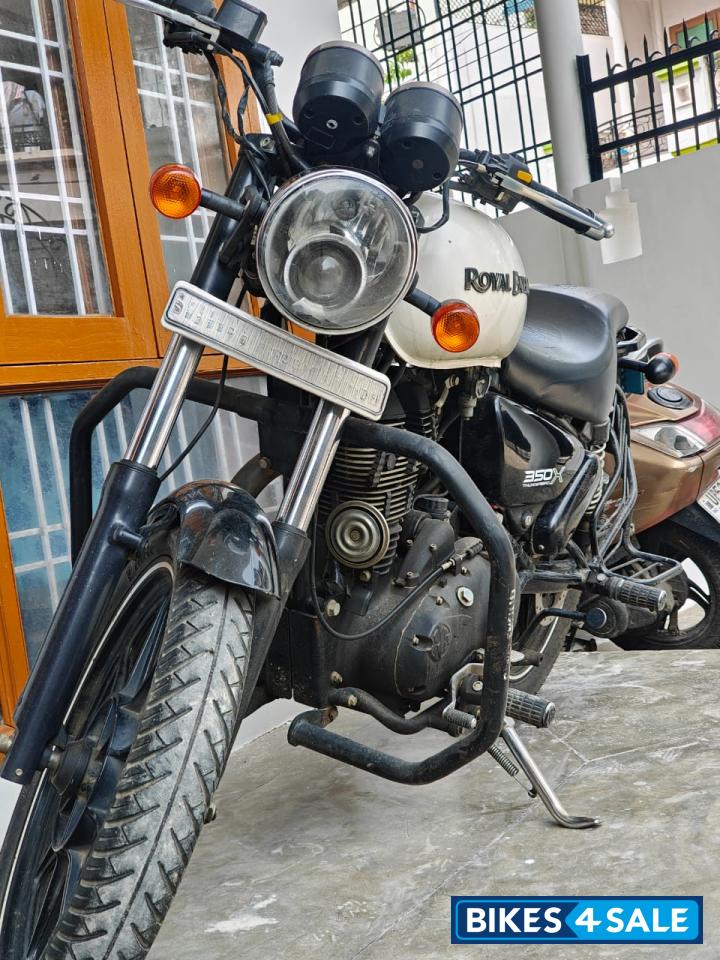 White Royal Enfield Thunderbird X 350