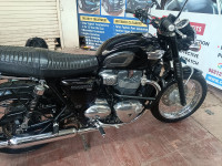 Black Triumph Bonneville T100
