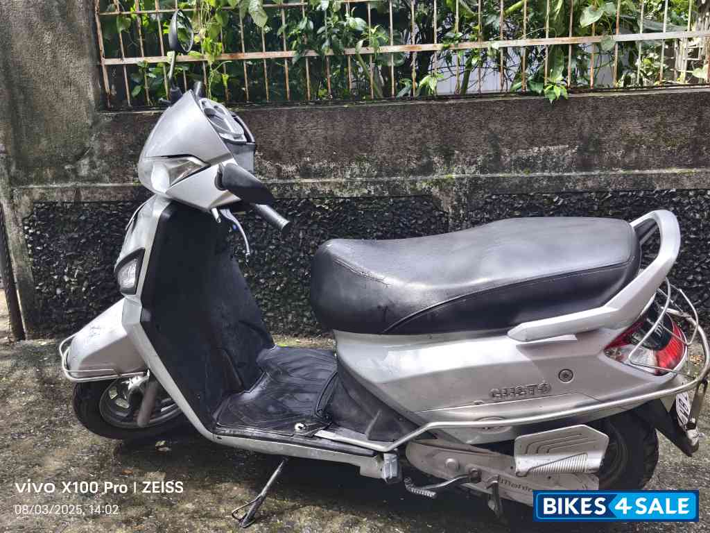 Silver Mahindra Gusto