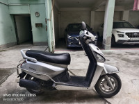 Silver Mahindra Gusto