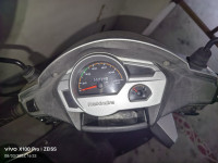 Silver Mahindra Gusto