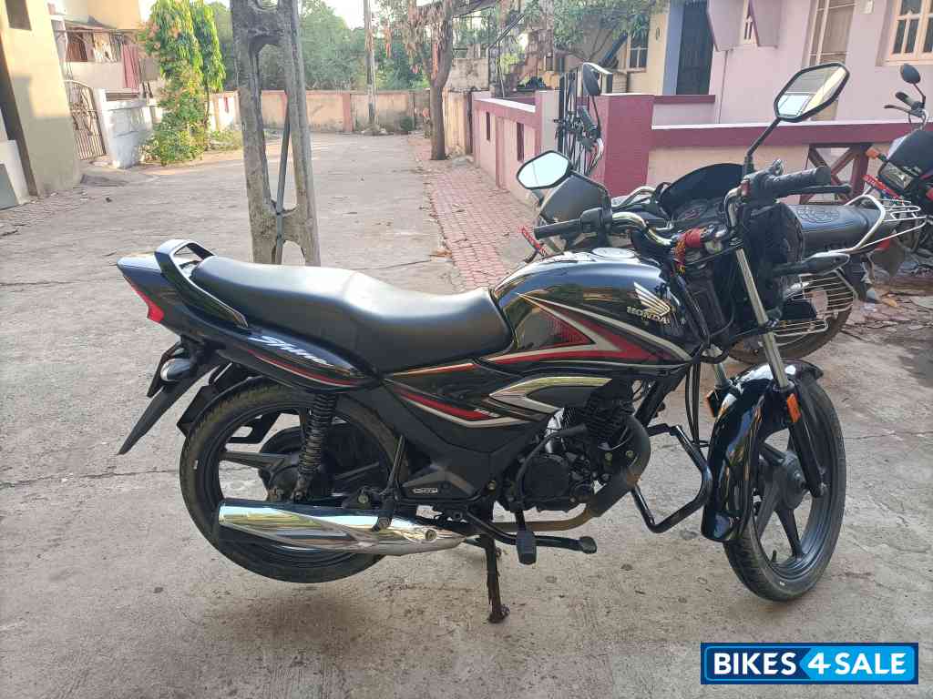 Black And Red Honda Shine 125 Drum