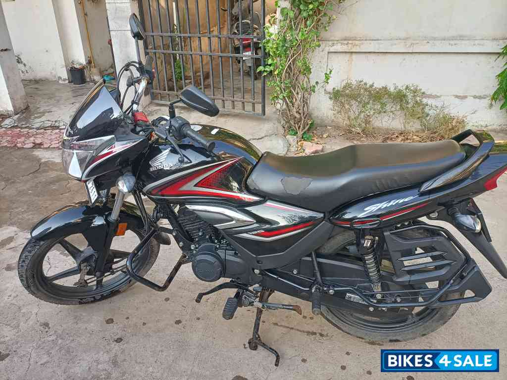 Black And Red Honda Shine 125 Drum