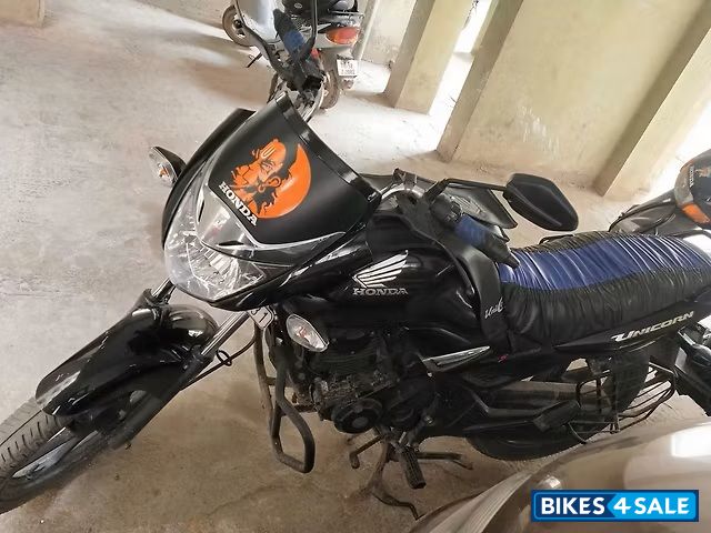 Pearl Igneous Black Honda Unicorn 160 BS6