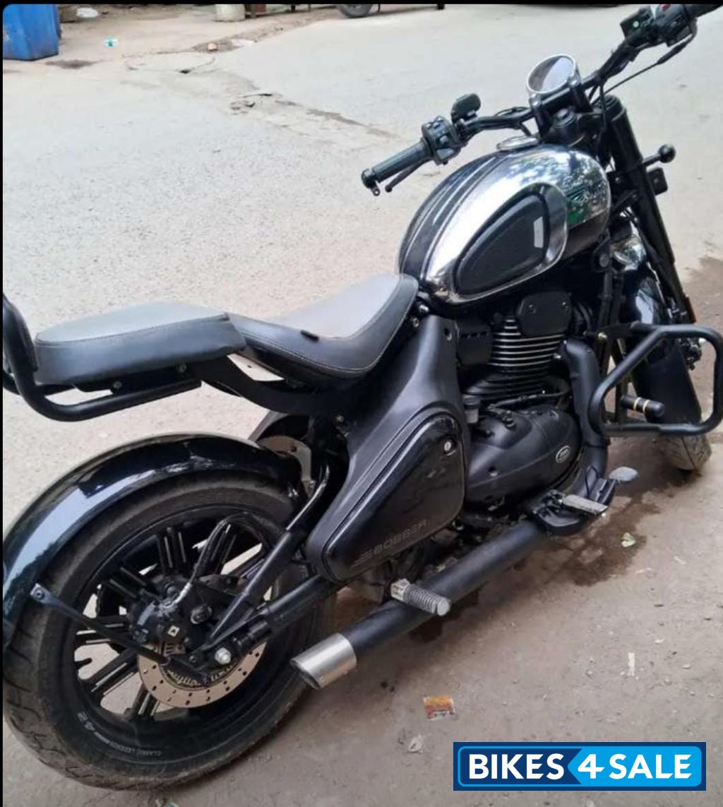 Jawa 42 Bobber Black Mirror