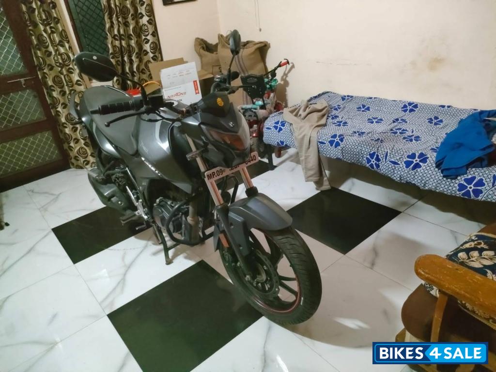 Black Hero Xtreme 160R Stealth Edition