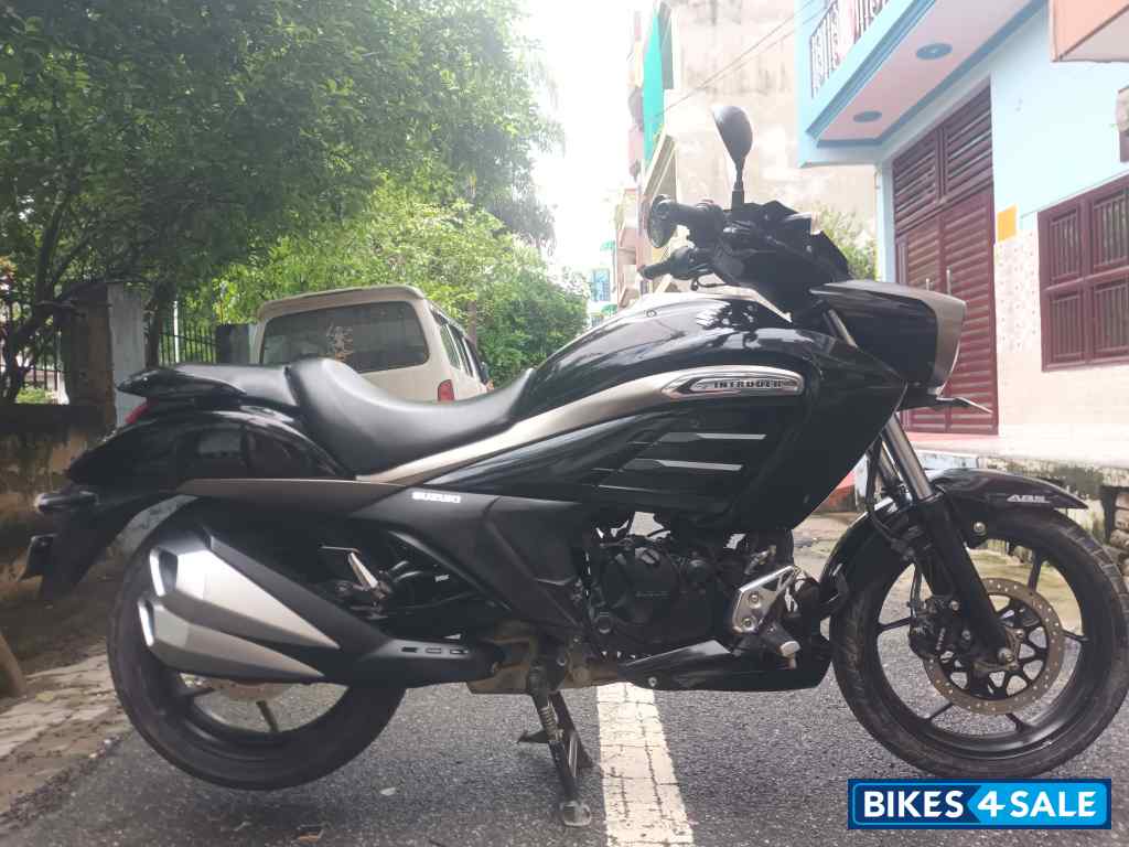 Black Suzuki Intruder 150