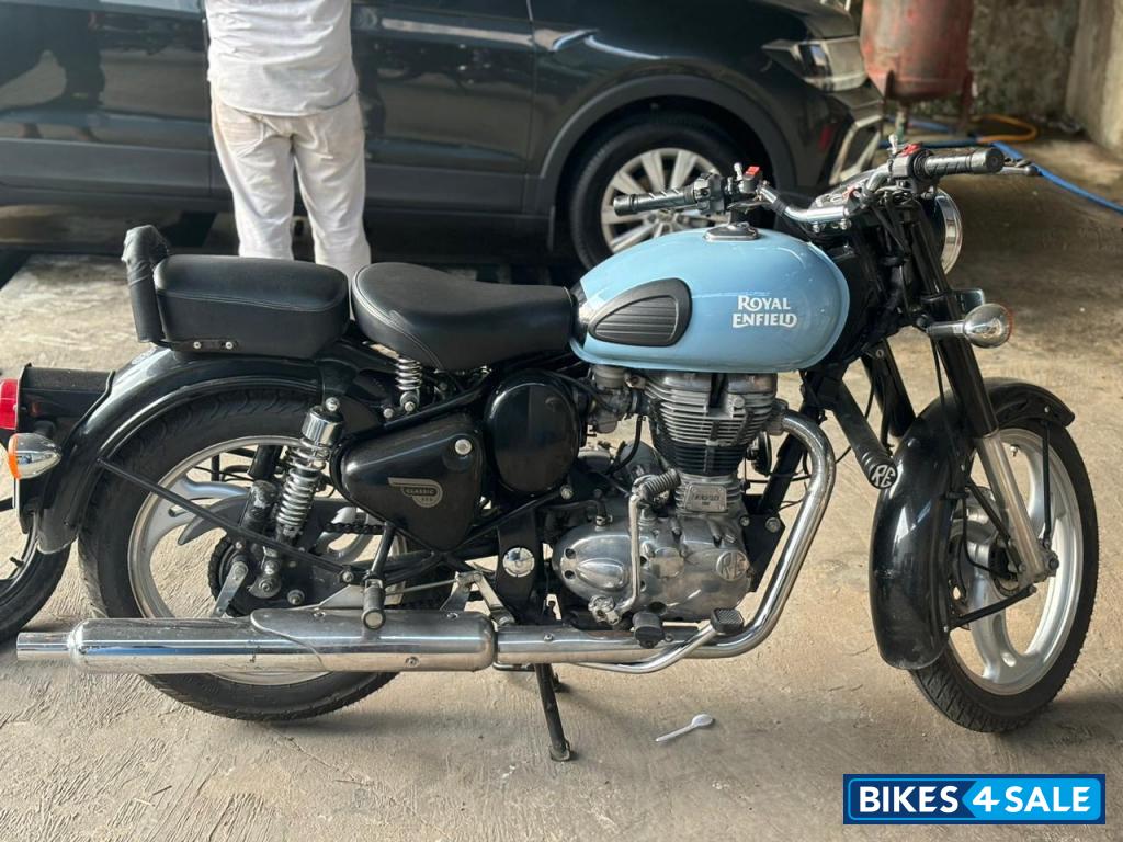 Royal Enfield Classic 350 Redditch Blue
