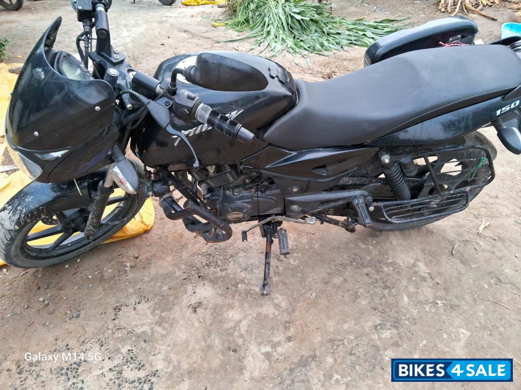 Black Bajaj Pulsar 150 DTSi