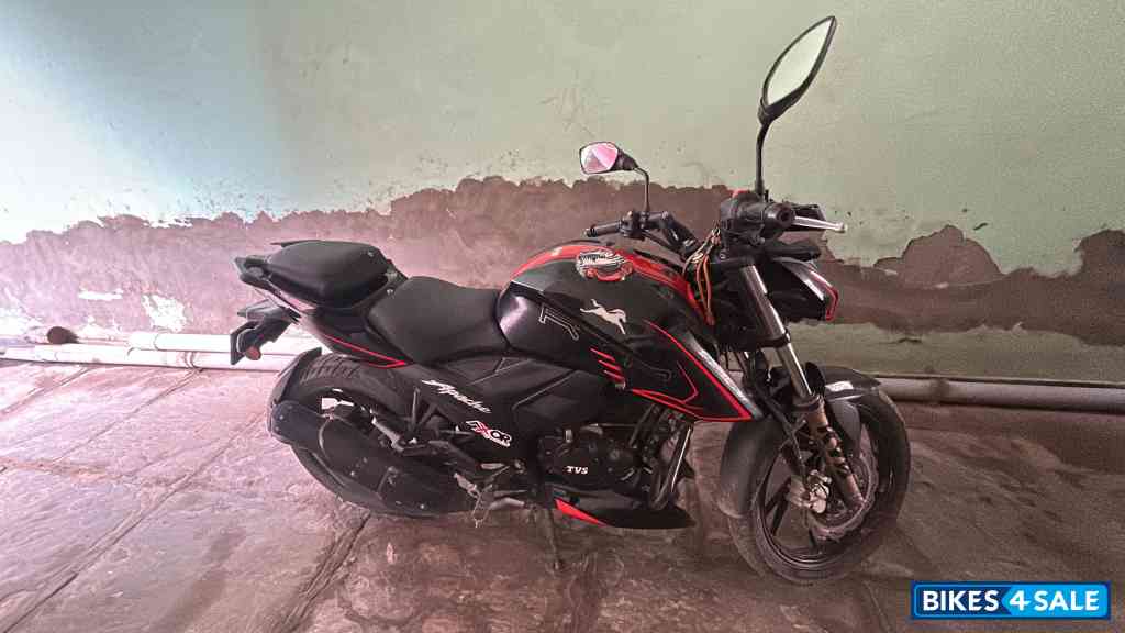 Black TVS Apache RTR 200 4V 2020