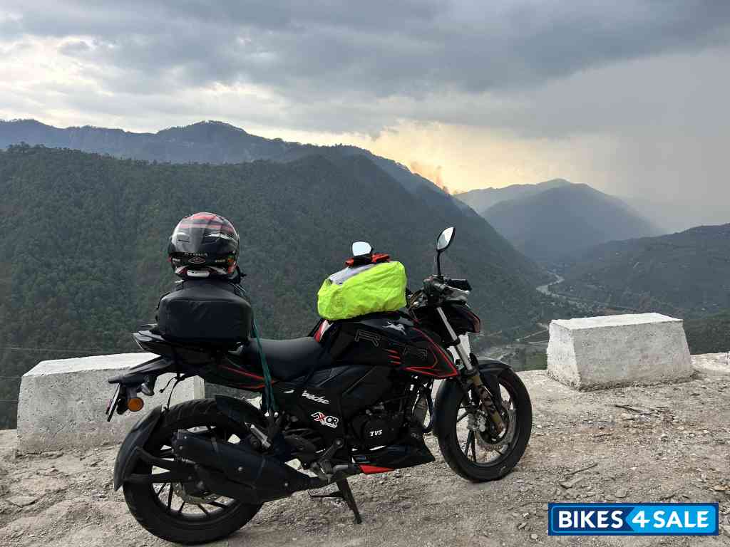 Black TVS Apache RTR 200 4V 2020