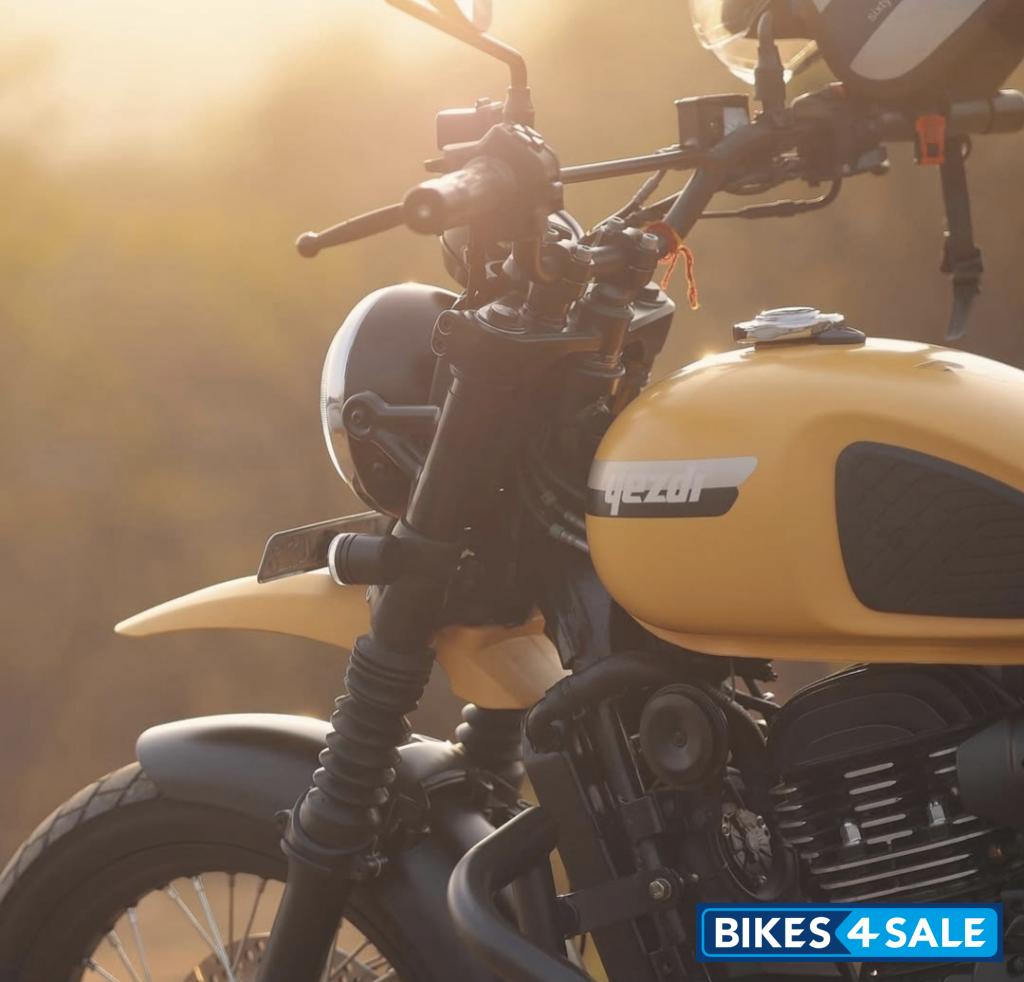 Yezdi Scrambler Single Tone