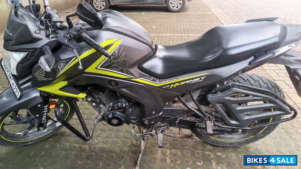 Green Honda CB Hornet 160R