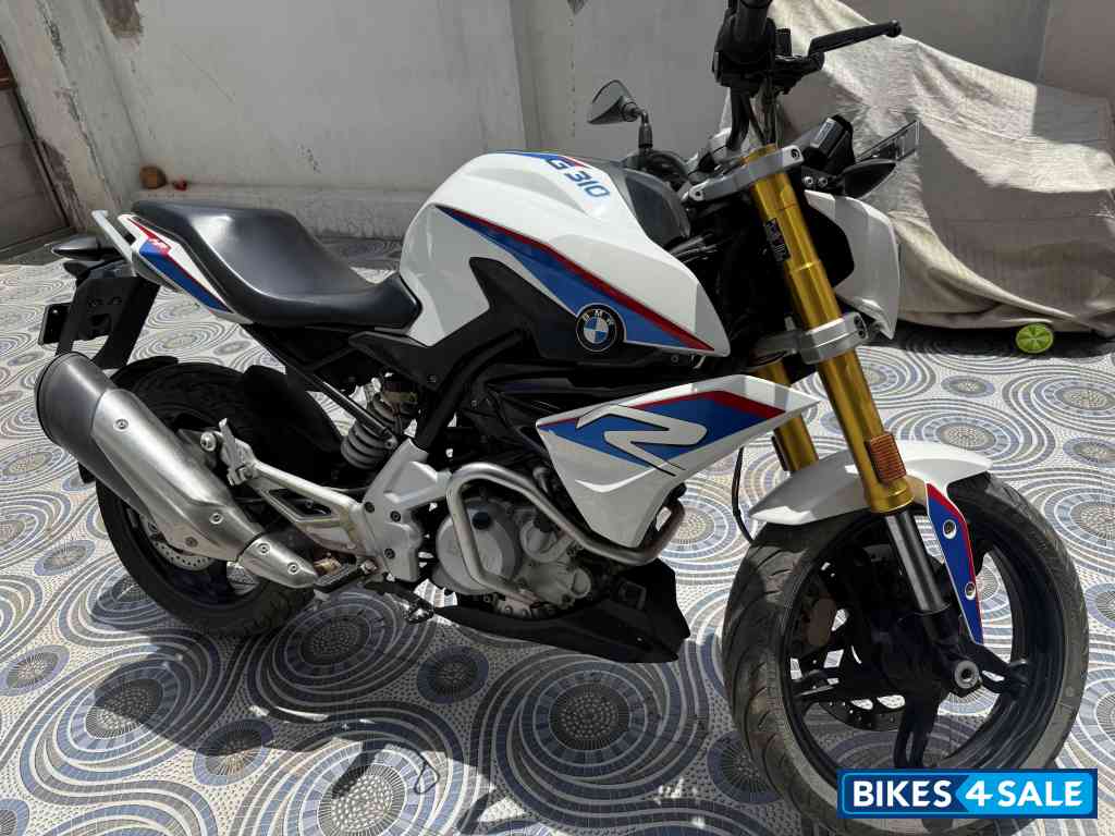 Bmw White BMW G 310 R Bmw White BMW G 310 R
