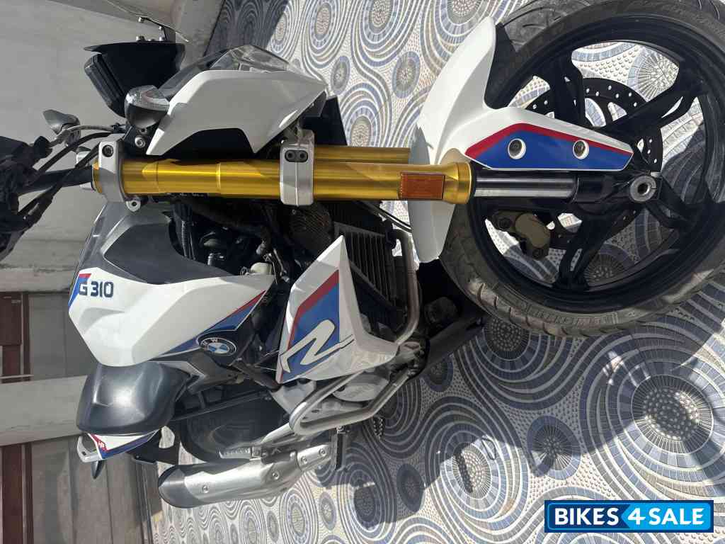 Bmw White BMW G 310 R Bmw White BMW G 310 R