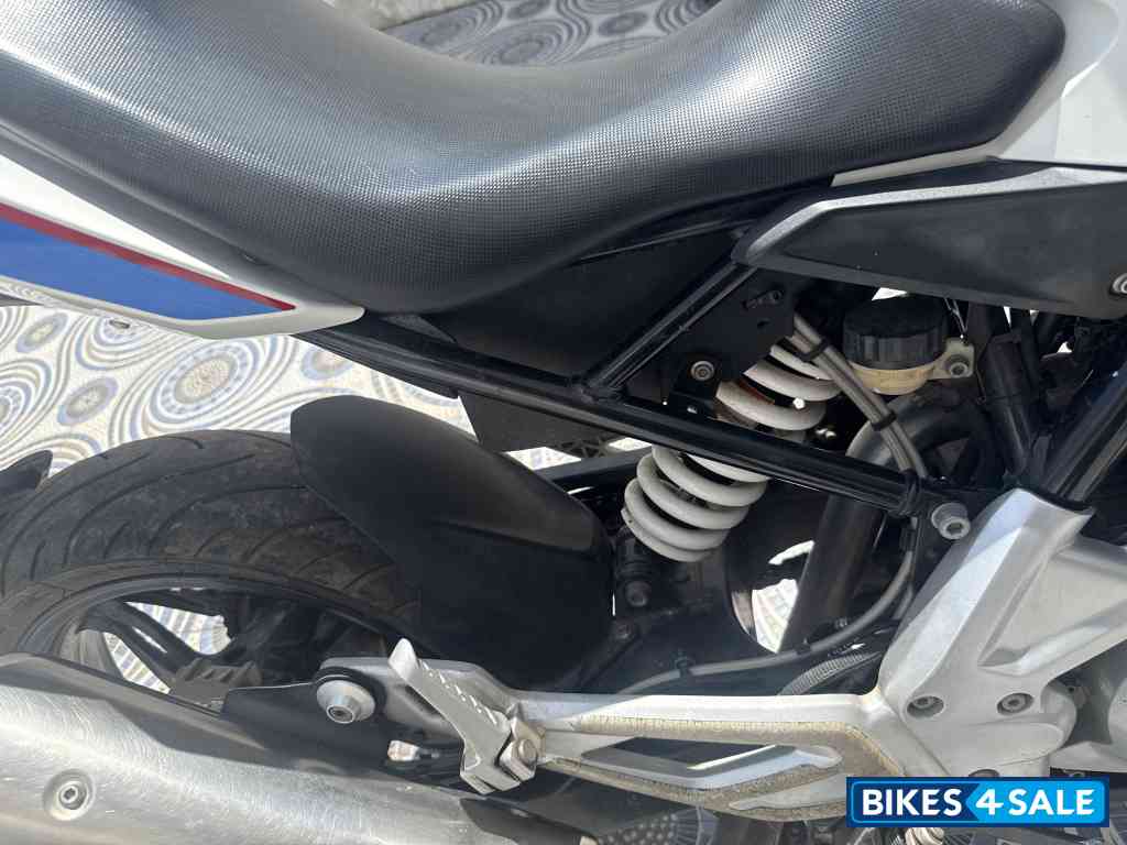 Bmw White BMW G 310 R Bmw White BMW G 310 R