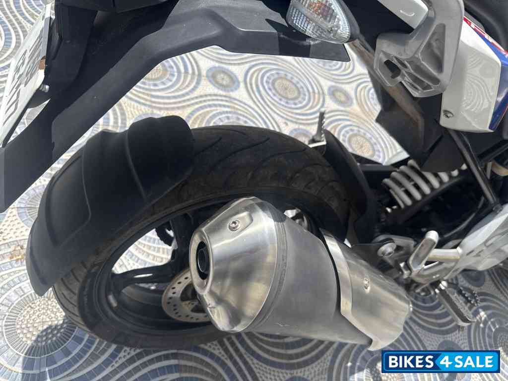 Bmw White BMW G 310 R Bmw White BMW G 310 R