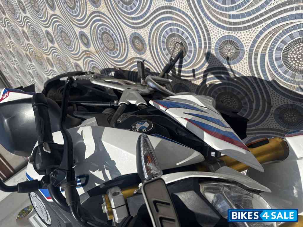 Bmw White BMW G 310 R Bmw White BMW G 310 R