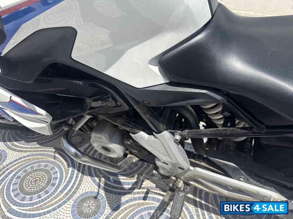 Bmw White BMW G 310 R Bmw White BMW G 310 R