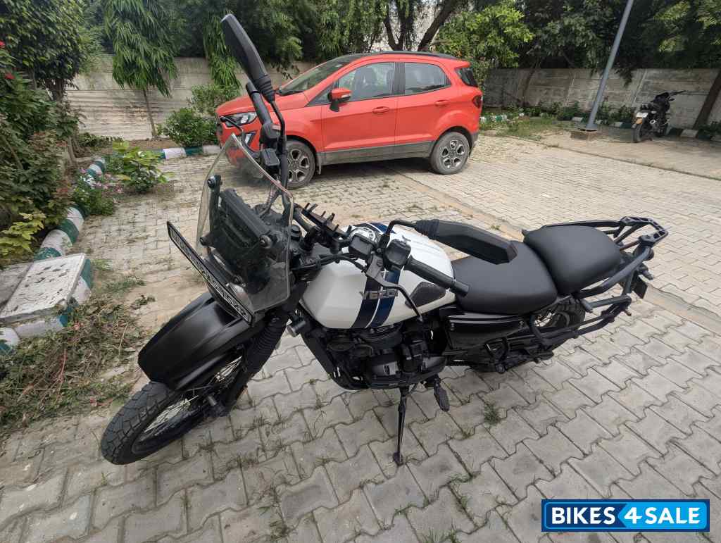 Yezdi Adventure Gloss