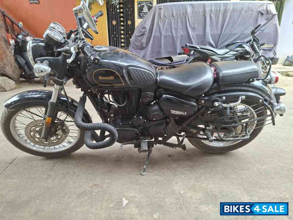 Black Benelli Imperiale 400 BS6