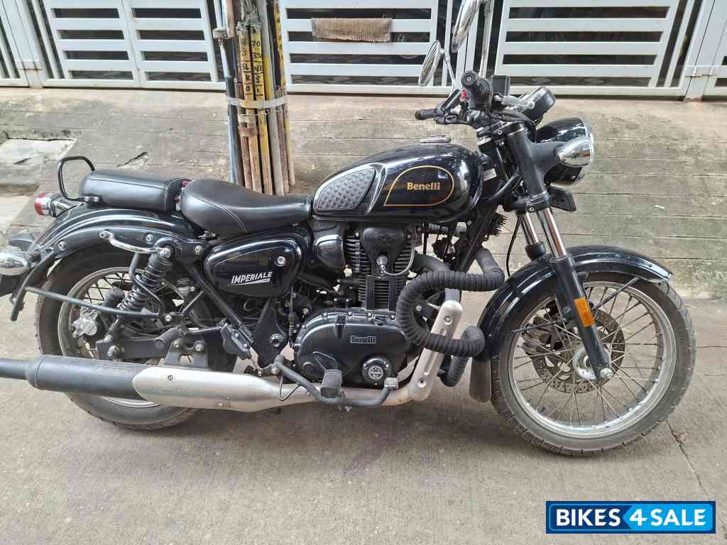 Black Benelli Imperiale 400 BS6