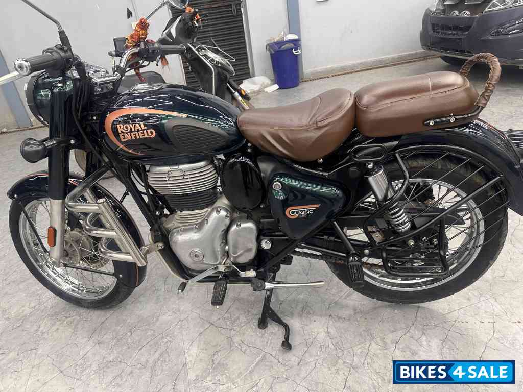 Helcyon Green Royal Enfield Classic 350 2024