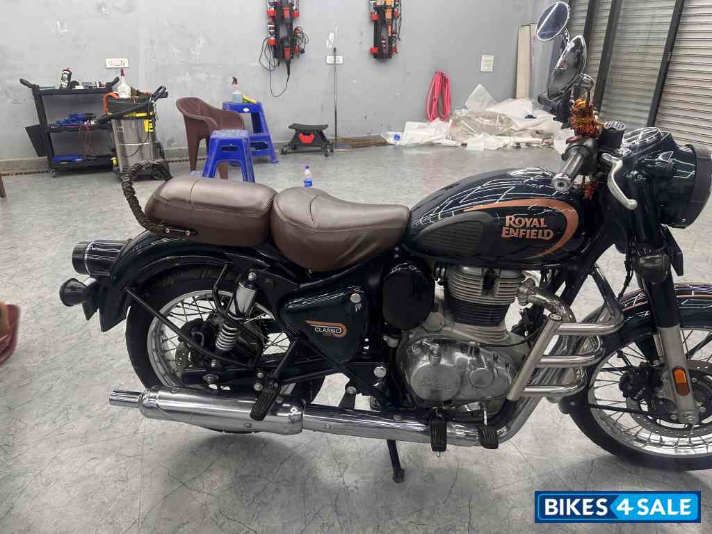 Helcyon Green Royal Enfield Classic 350 2024