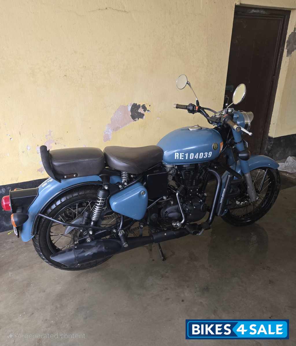 Royal Enfield Classic Squadron Blue