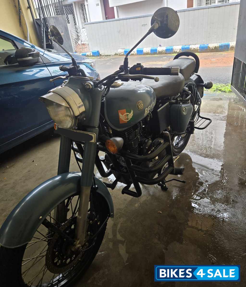 Royal Enfield Classic Squadron Blue
