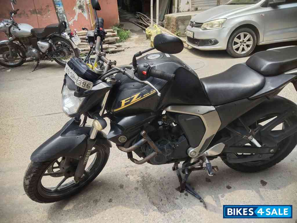 Black Yamaha FZ FI V2